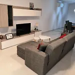 דירה Quiet Comfort 3-bedroom - Ideal For Families And Business - Near Airport *