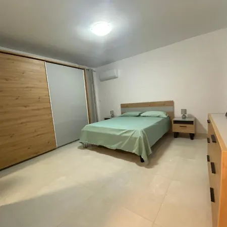 Modern, Spacious, 3 Bedroom Near Malta International Airport * Luqa